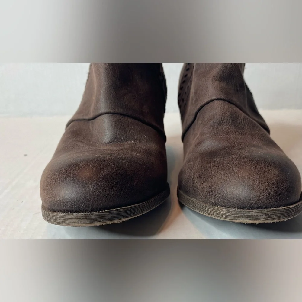 Rock & Candy Women's Size 7 Wide Brown Western Lipton Chelsea Ankle Boot